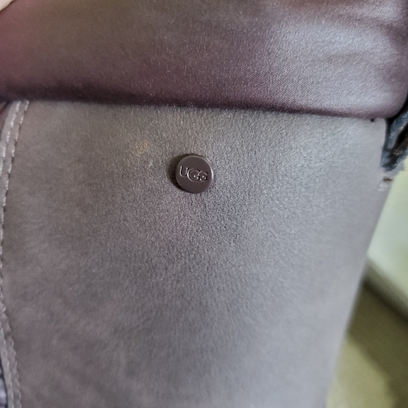 UGG thinsulate waterproof boots - Picture 3 of 9